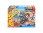 Spielzeug-Spielset mit einem blauen Gorilla, der eine Rennstrecke mit einem Auto angreift, beschriftet mit „Gorilla Slam Attack“.