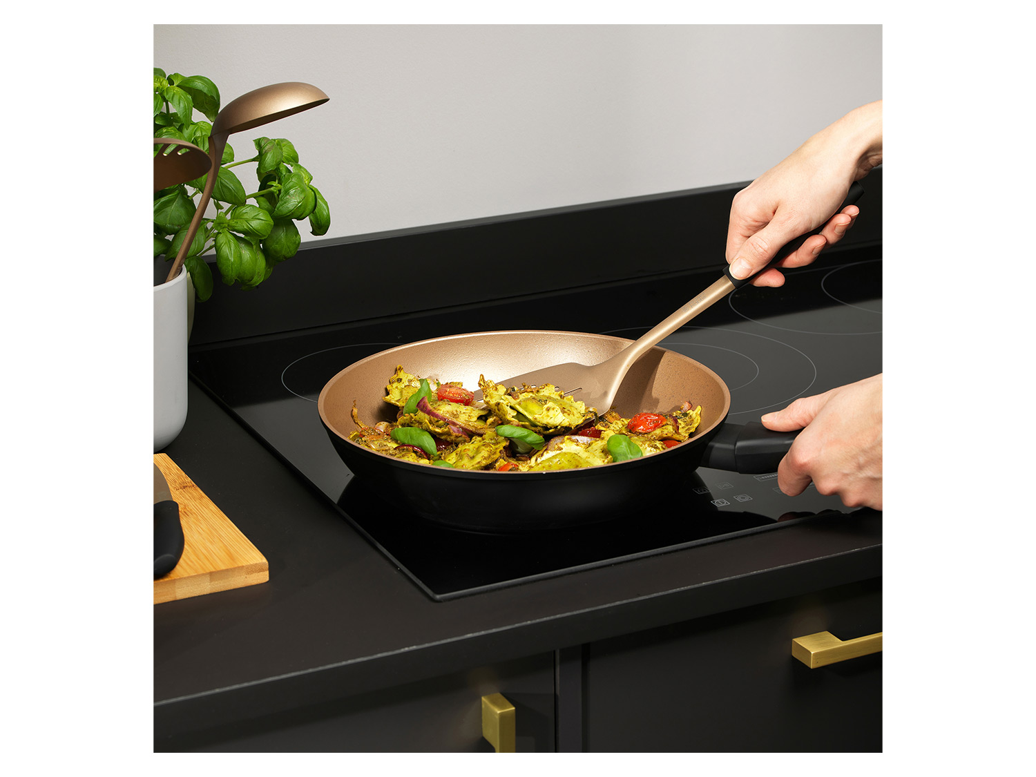 Thumbnail - Russell Hobbs Aluminium Bratpfanne Opulence Collection Schwarz/Gold (24cm)