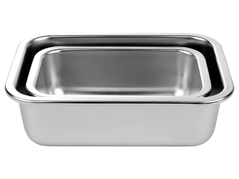 Zwei ineinander geschachtelte quadratische Schalen aus Edelstahl.