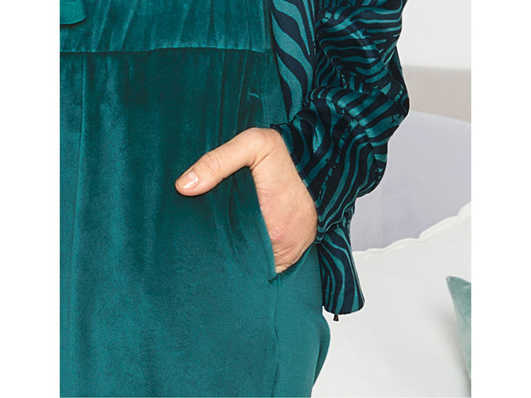 Gehe zu Vollbildansicht: esmara® Damen Hausanzug in Nicki-Qualität, mit Stehkragen - Bild 8