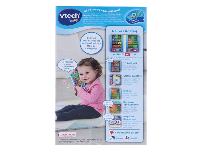 Ein kleines Mädchen spielt mit einem VTech Baby Smartphone, mit Details zu seinen Lernfunktionen.