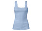 Ein hellblaues Tanktop mit Spitze.