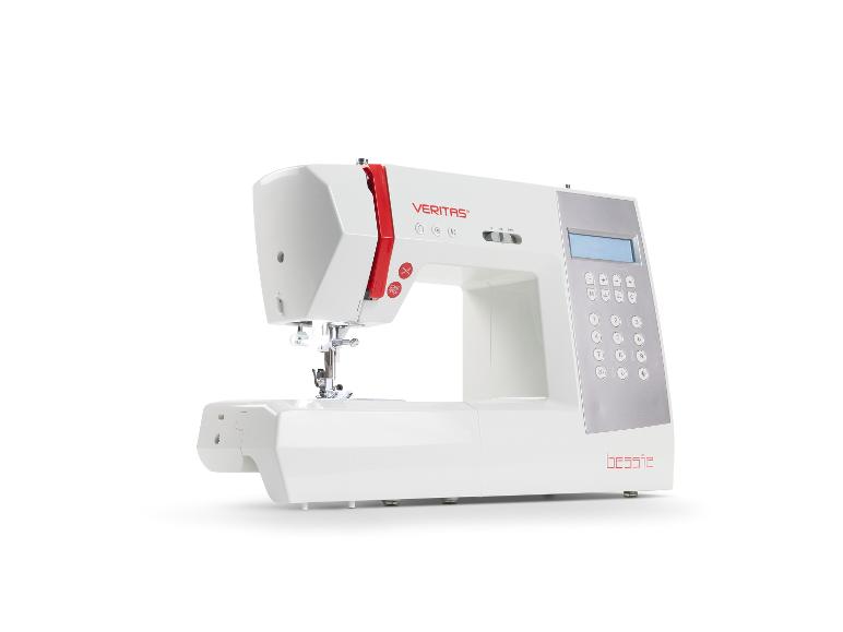 Weiße elektronische Nähmaschine mit roten Details und digitalem Display.