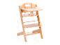 Verstellbarer Hochstuhl aus Holz mit beigem Tablett und Gurten.