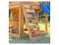 Holzspielplatz mit blauer Rutsche und bunter Kletterwand.