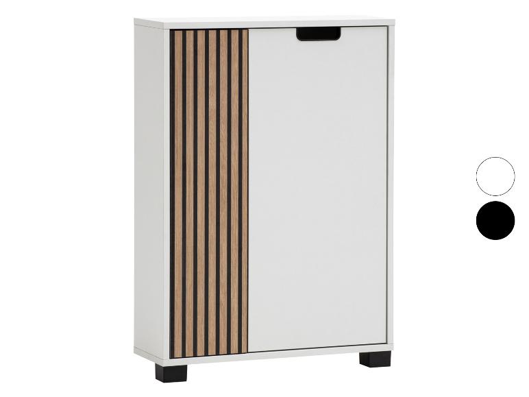 Weißer Schrank mit Holzlamellentür und schwarzem Griff