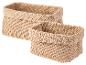 Zwei beigefarbene, rechteckige Körbe aus Strickarbeit.
