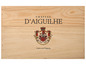 Eine Holzkiste für Château d'Aiguilhe Wein, hergestellt von Comtes von Neipperg.