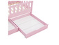 Ein rosa Bett mit zwei ausziehbaren Schubladen.