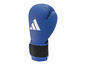 Ein blauer Boxhandschuh von Adidas mit Mesh-Einsätzen.