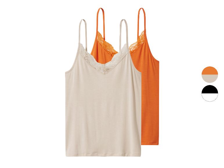 Zwei Damen-Camisole-Tops mit Spitze, eines beige und eines orange.