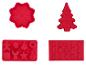 Rote Silikon-Backformen mit Weihnachtsmotiven, darunter ein Baum und ein Tablett mit verschiedenen Designs.