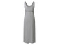 Ein graues, langes, ärmelloses Kleid mit einem elastischen Bund.