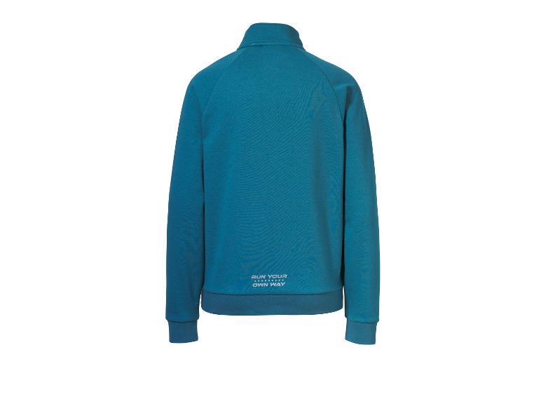 Türkisblaue Trainingsjacke mit dem Schriftzug „RUN YOUR OWN WAY“ auf dem Rücken.