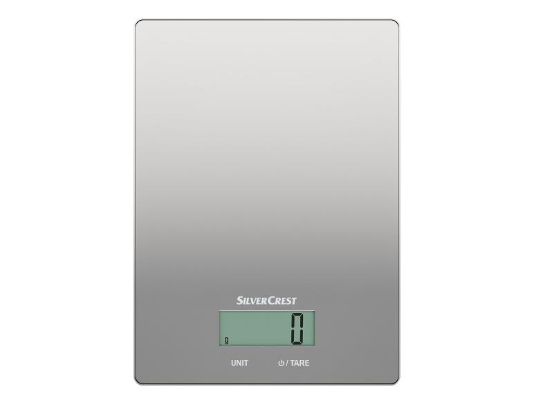 Eine silberfarbene digitale Küchenwaage von SilverCrest.