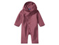 Ein rosa Baby-Overall mit Kapuze von der Marke Engel.