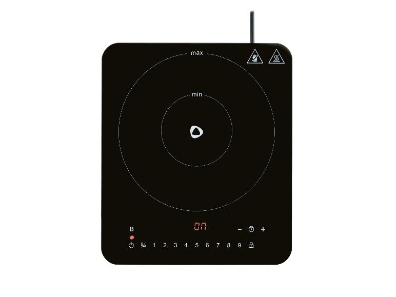 Schwarzes Induktionskochfeld mit Bedienfeld, das „ON“ und Leistungseinstellungen anzeigt.