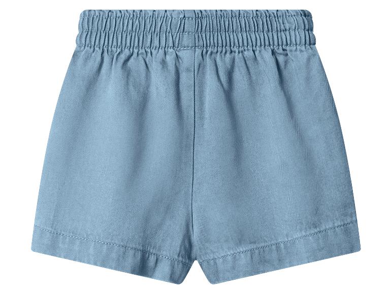 Hellblaue Damenshorts mit elastischem Bund.