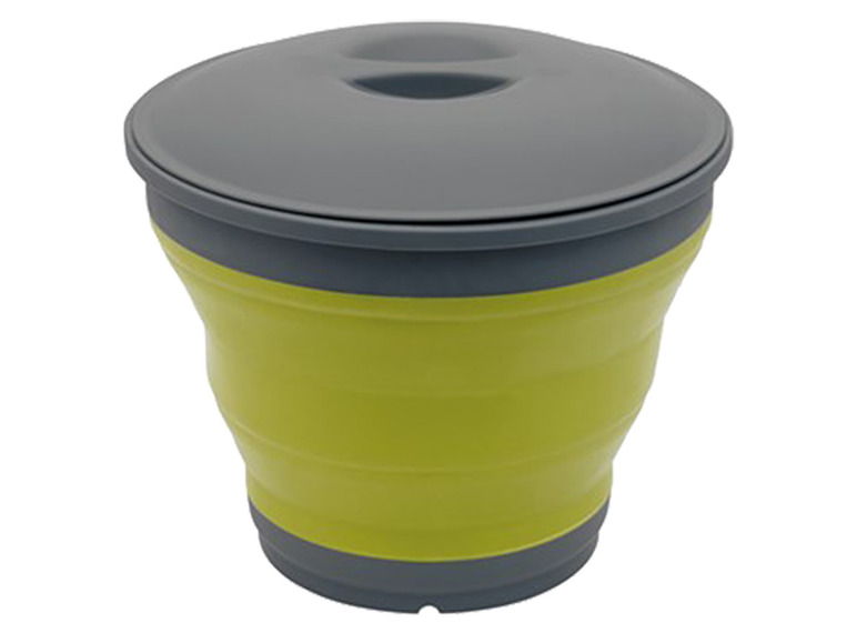 Ein grüner, zusammenklappbarer Eimer mit grauem Deckel.