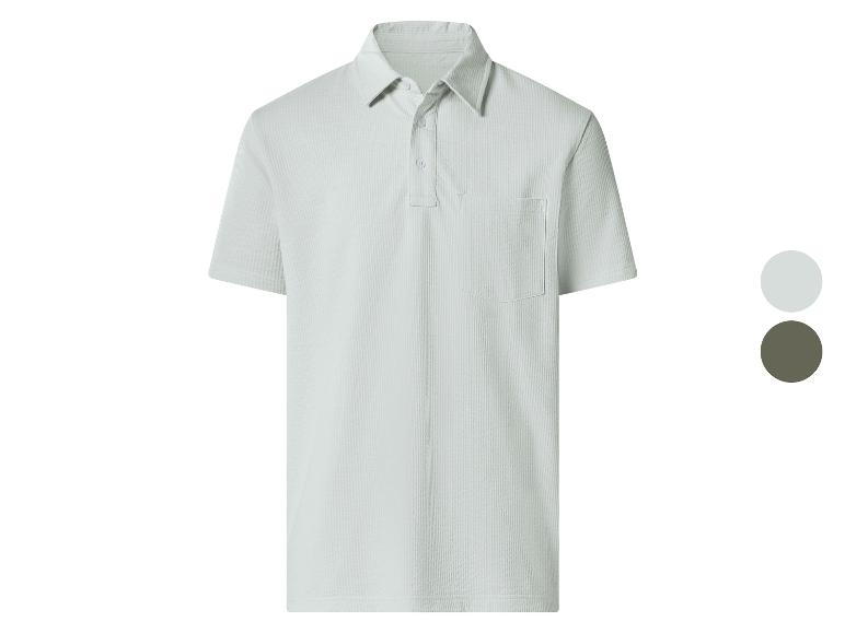 Hellgrünes Kurzarm-Poloshirt mit Brusttasche und Knöpfen.