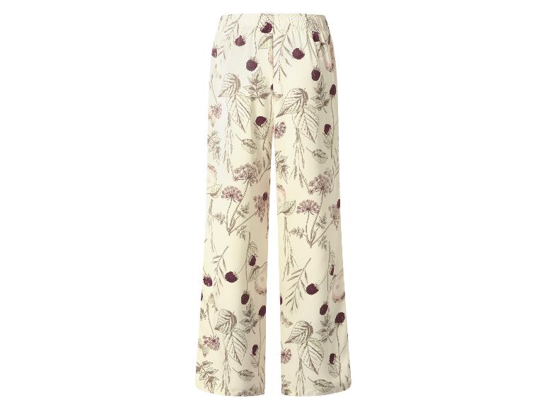 Weite Hose mit Blumen- und Beerenmuster auf cremefarbenem Hintergrund.