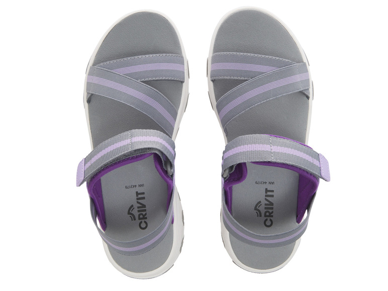 Graue Sandalen mit lilafarbenen Akzenten der Marke Crivit.