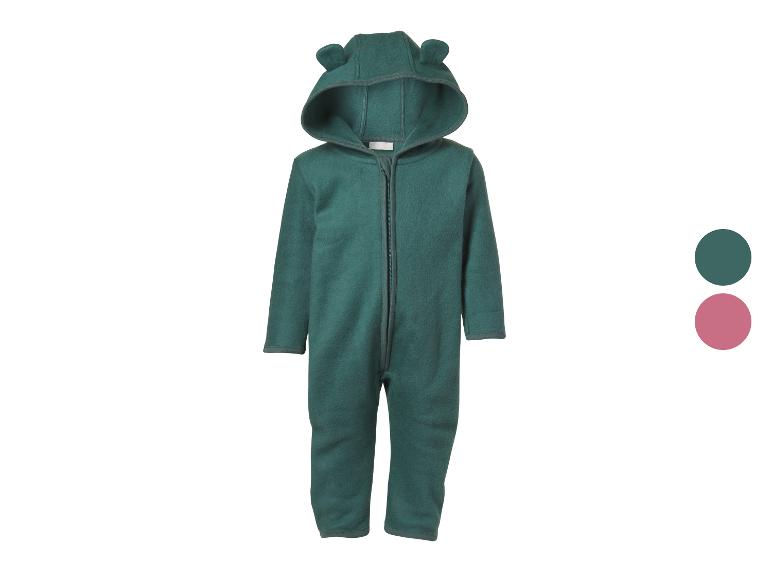 Dunkelgrüner Fleece-Overall mit Kapuze und Ohren, mit Reißverschluss vorne.