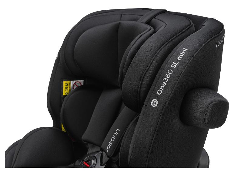 Schwarzer Babyautositz mit der Aufschrift „One360 SL mini“ und dem Etikett „0-15M“