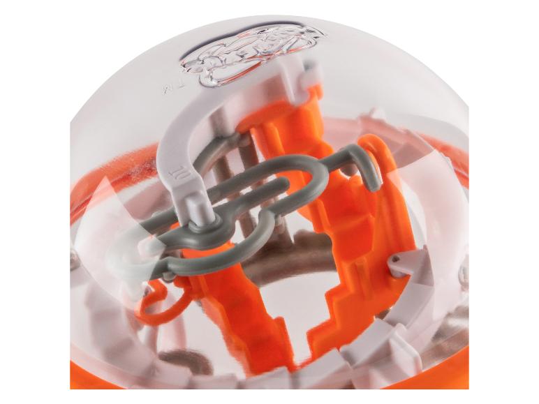 3D Perplexus Labyrinthspiel mit einem kleinen Ball in einer transparenten Kugel