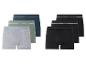 Drei Boxershorts in verschiedenen Farben.