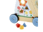 Hölzerner Lauflernwagen mit Blumenmuster, Formensortierer und bunten Bauklötzen