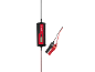 Schwarz-rotes Autoladegerät mit LCD-Bildschirm und Batterieklemmen.