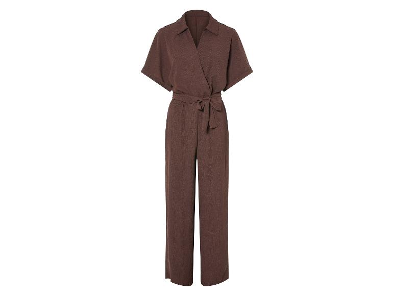 Brauner Jumpsuit mit kurzen Ärmeln, minimalistischer Stil.