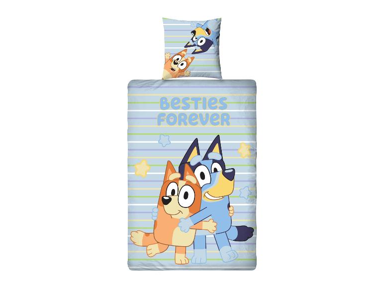 Kinderbettwäsche mit blauen und orangefarbenen Cartoon-Hunden und „BESTIES FOREVER“-Text.