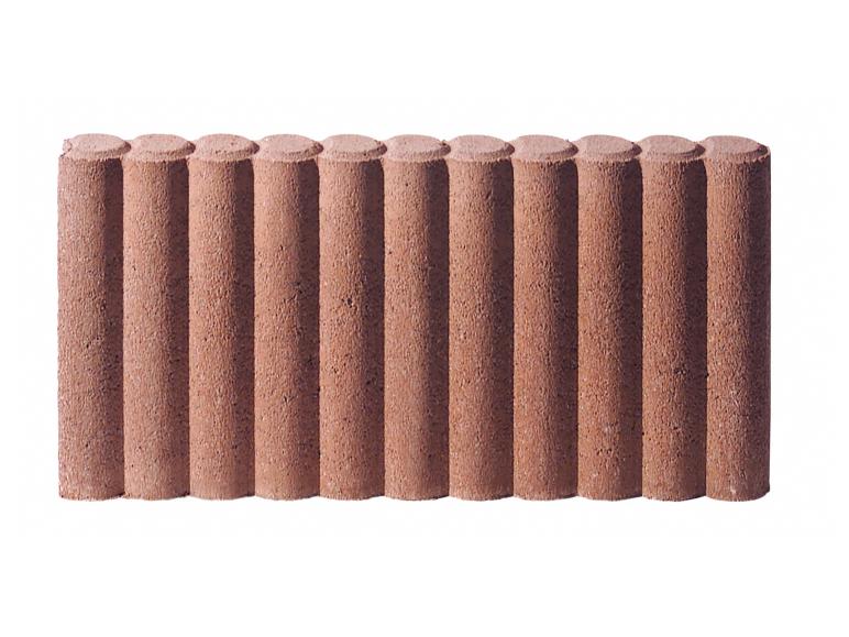 Rotbraune Beton-Gartenumrandung mit zylindrischen Abschnitten