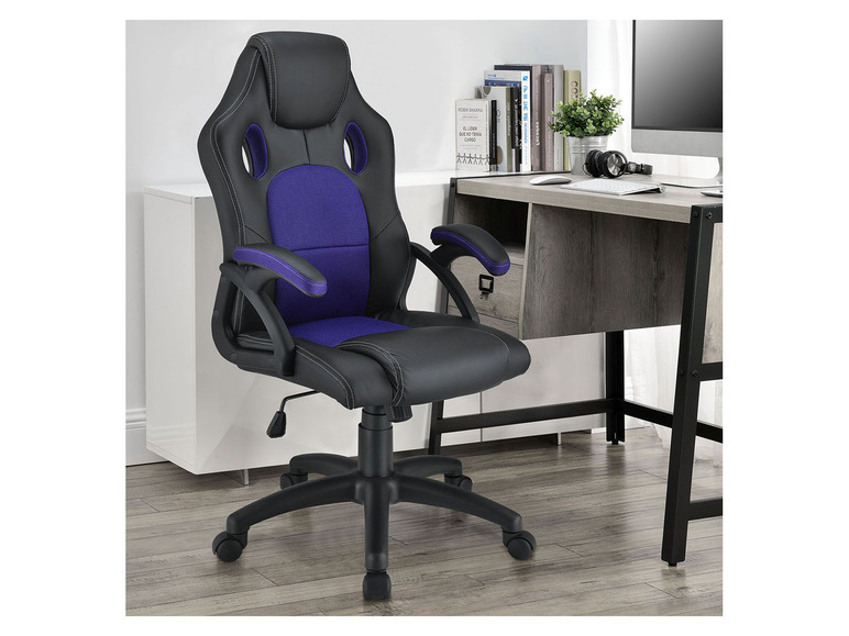 Ein schwarzer und blauer Gaming-Bürostuhl mit Rollen