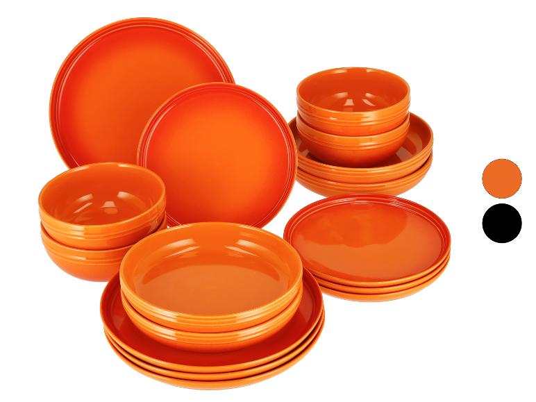 Orangefarbenes Geschirrset mit Tellern und Schalen in verschiedenen Größen.