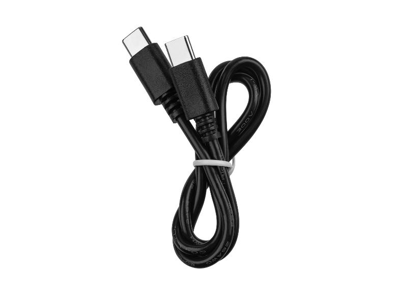 Schwarzes USB-C zu USB-C Kabel, aufgerollt und mit einem weißen Band gesichert
