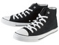 Zwei Paar schwarze Converse-Sneaker