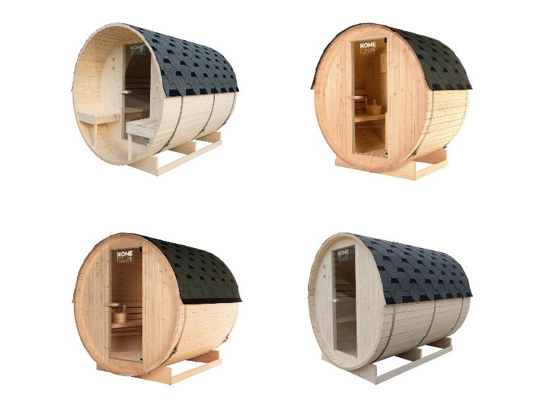 Vier hölzerne Fasssaunen mit dunklen Schindeldächern, aus verschiedenen Blickwinkeln.