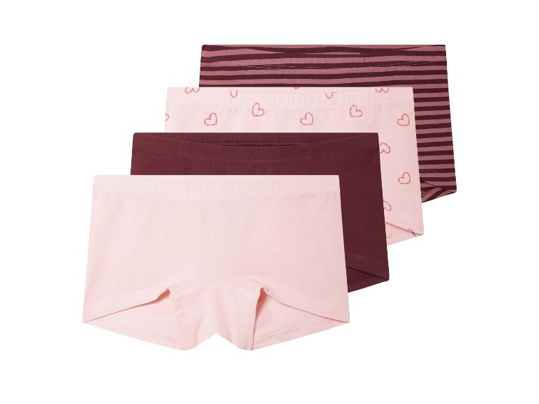 Drei Packungen Mädchenunterhosen in Rosa und Weinrot.