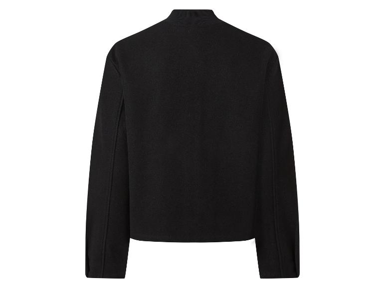 Schwarze Stehkragenjacke von hinten.