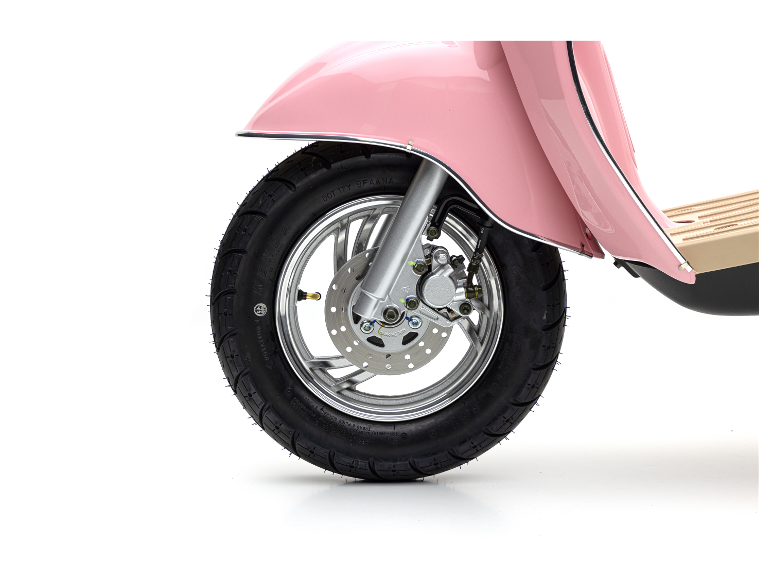 Rosa Rollerrad mit Kenda Reifen.