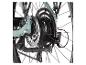Hinterrad eines E-Bikes mit Nabenmotor, Bremsscheibe und Seitenständer.