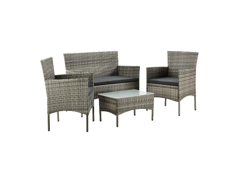 Graues Rattan-Gartenmöbelset mit Zweisitzer-Sofa, zwei Sesseln und einem Couchtisch aus Glas.