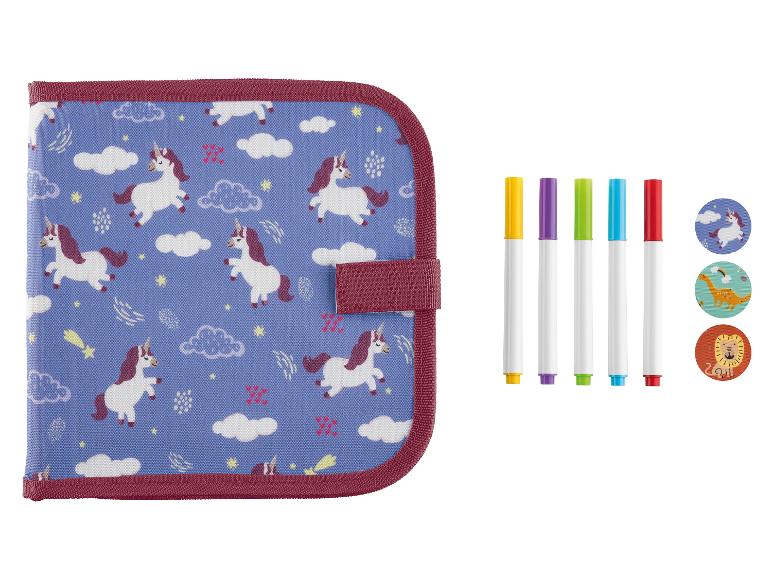Malblock mit Einhorn-Motiv und bunten Stiften.