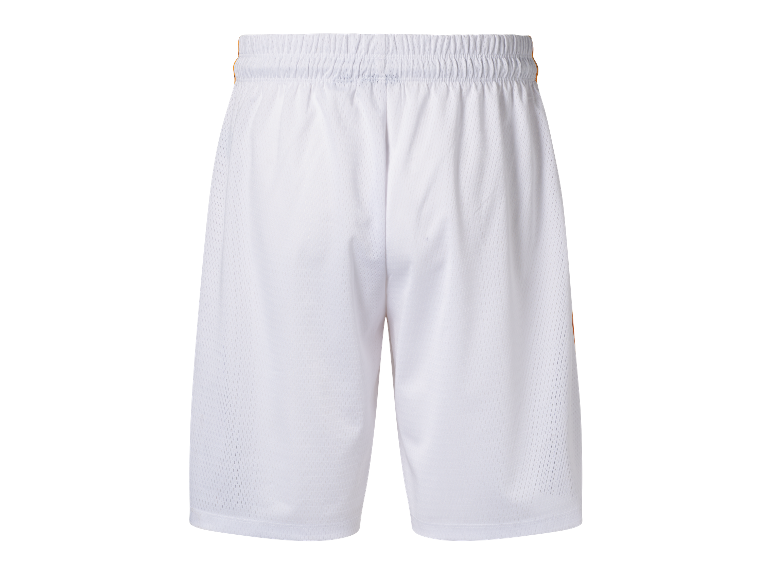 Weiße Basketballshorts.