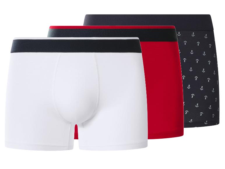 Drei Herren-Boxershorts: weiß, rot und marineblau mit Anker-Muster.
