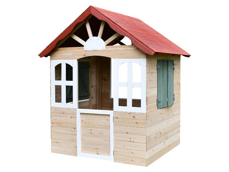 Hölzernes Kinderspielhaus mit rotem Dach und grünen Fensterläden.