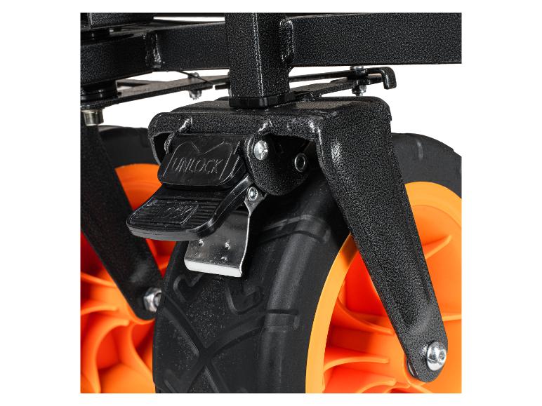 Nahaufnahme eines schwarzen Rades mit orangefarbener Felge und einem Verriegelungsmechanismus mit der Aufschrift „UNLOCK“.